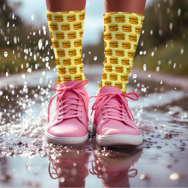 8-Bit Pixel Art Burger - Food Quirky Geek Yellow Socken (Von Creator hochgeladen)