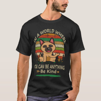 8 In einer Welt, in der du alles sein kannst, sei T-Shirt