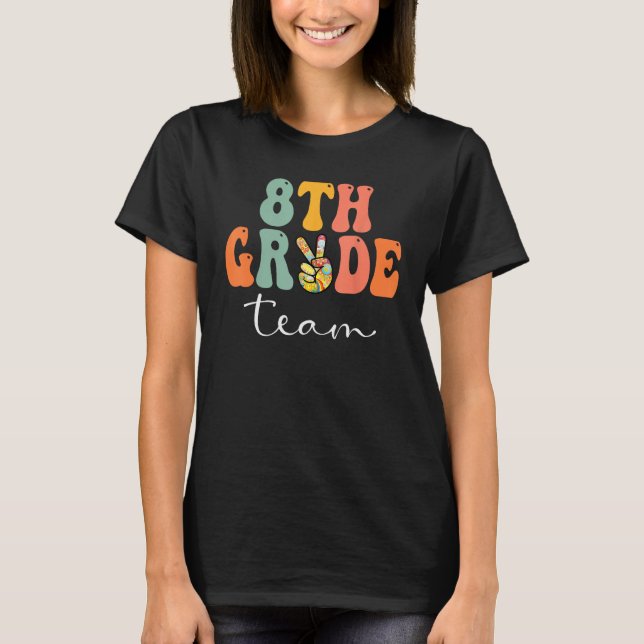 8th Grade Team Retro Groovy Women Happy First Day  T-Shirt (Vorderseite)