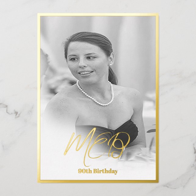 90. Geburtstag Elegantes Monogram Foto Geburtstag Folieneinladung (Vorderseite)