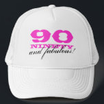 90. Geburtstagshut| 90 und fabelhaft! Truckerkappe<br><div class="desc">Rosa 90. Geburtstagshut| 90 und fabelhaft! Personalisierbare Altersnummer Niedliche Geschenkidee für Frauen am neunzigsten Tag: Mutter,  Großmutter,  Schwester usw.</div>