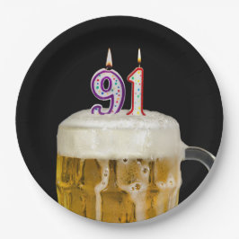 91. Geburtstagsbier auf schwarzer Papierplatte Pappteller