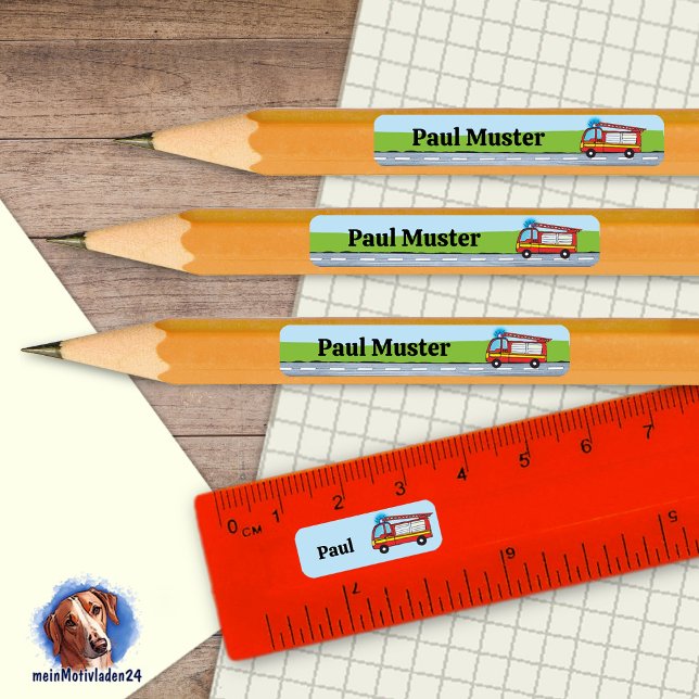 92 DIY Stifteaufkleber Feuerwehr  Rechteckiger Aufkleber (92 DIY Stifteaufkleber zum selber ausschneiden - Motiv: Feuerwehrauto am Tag)