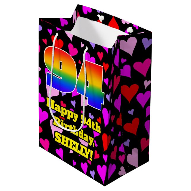 94. Geburtstag: Loving Hearts Pattern, Regenbogen  Mittlere Geschenktüte (Vorderseite Schrägansicht)