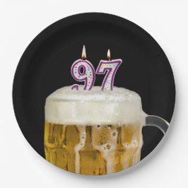 97. Geburtstagsbier auf schwarzem Papierplatten Pappteller