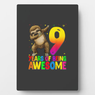 9 Jahre alte Geburtstagsfaultier Dabbing 9. Geburt Fotoplatte