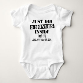 9 Monate drinnen Baby Strampler