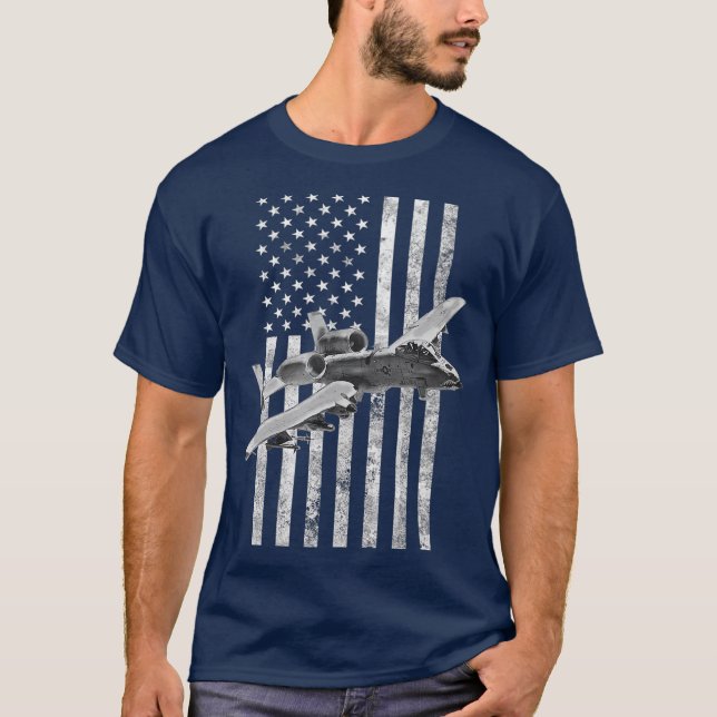 A10 Thunderbolzen II Amerikanische Flagge A10 Wart T-Shirt (Vorderseite)
