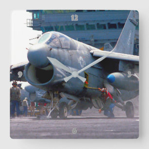 A-7 CORSAIR II QUADRATISCHE WANDUHR