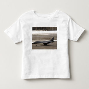A B-1B Lancer führt eine Touch aus und geht los Kleinkind T-shirt