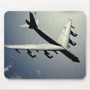 A B-52 Stratofestung im Flug Mousepad