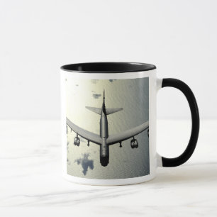 A B-52 Stratofestung in Flug 2 Tasse