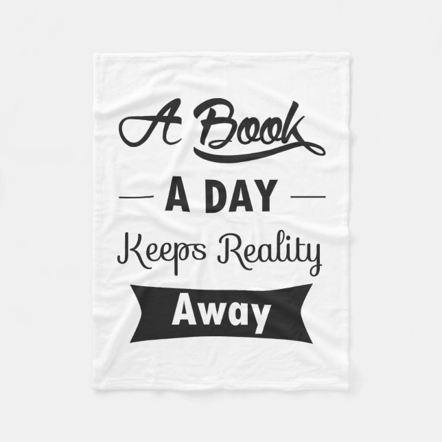 A Book A Day Keeps Reality Away Fleecedecke (Vorderseite)