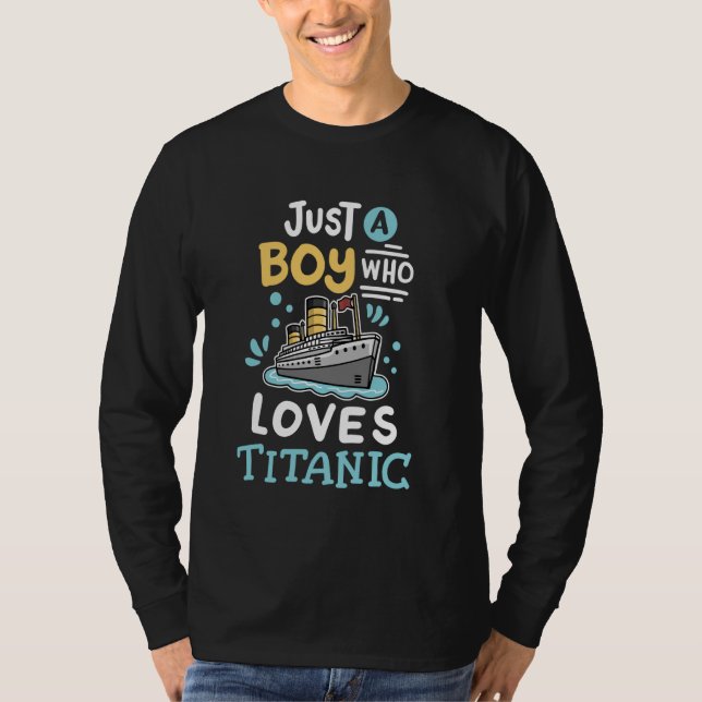 A Boy Who Loves The RMS Titanic Funny Cruise Ship  T-Shirt (Vorderseite)