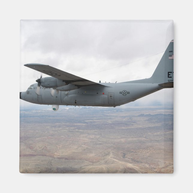 A C-130 Herkules steigt durch den Himmel Magnet (Vorne)