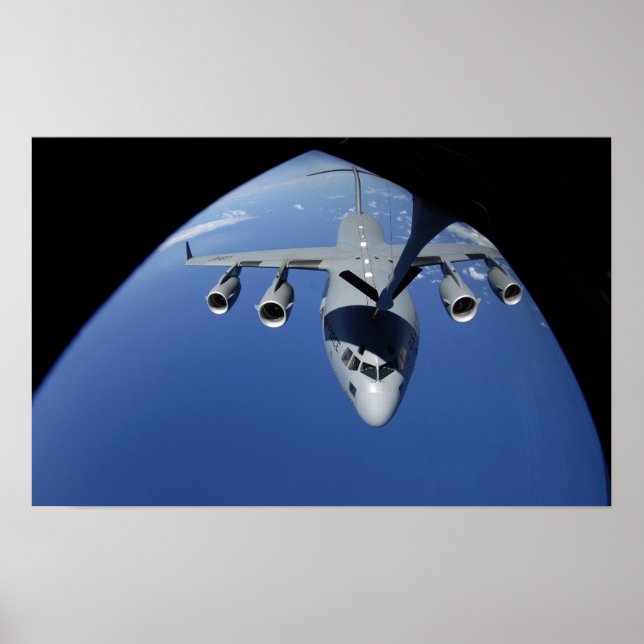 A C-17 Globemaster III erhält Kraftstoff 2 Poster (Vorne)
