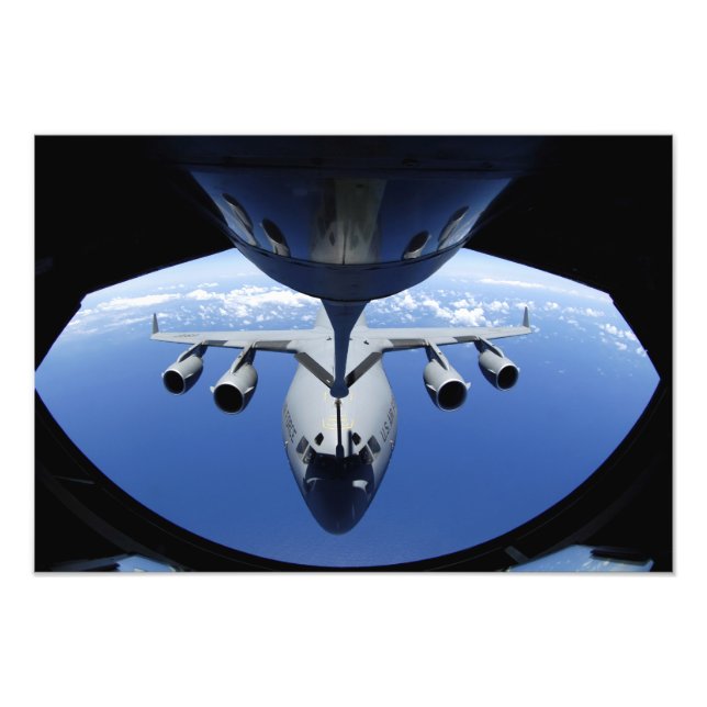 A C-17 Globemaster III erhält Kraftstoff Fotodruck (Vorne)