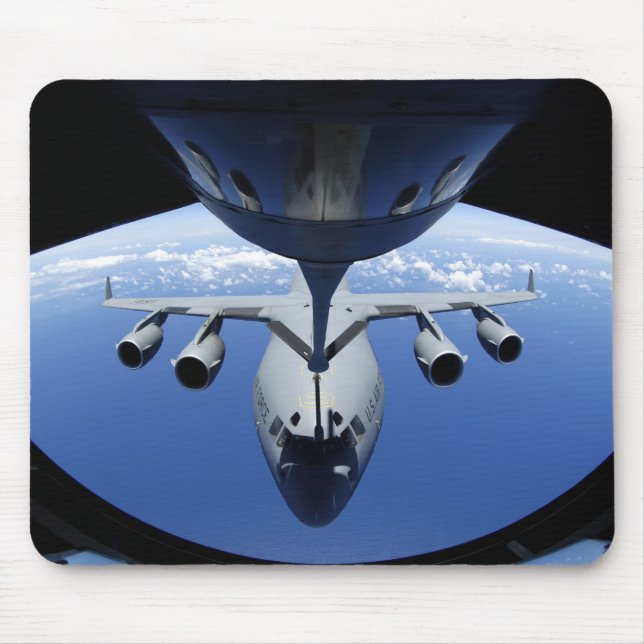 A C-17 Globemaster III erhält Kraftstoff Mousepad (Vorne)