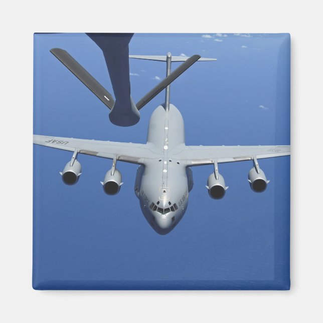 A C-17 Globemaster III nähert sich dem Boom Magnet (Vorne)