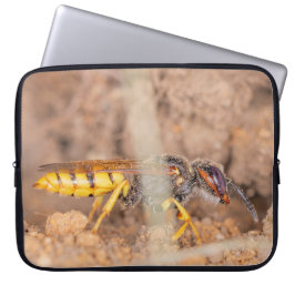A close-up photograph of a wasp laptopschutzhülle