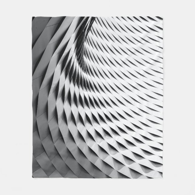 A curved facade covered in white latticework fleecedecke (Vorderseite)