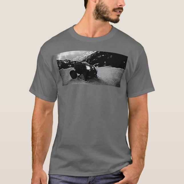 A Custom Cadillac Hobby RC Car in Snowy Mountains  T-Shirt (Vorderseite)