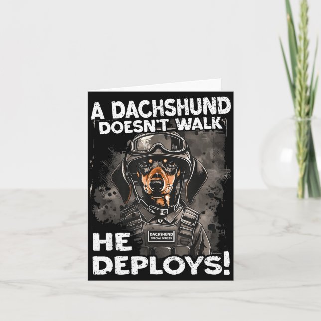 A Dachshund Doesn’t Walk He Deploys _ Wiener Dog  Karte (Vorderseite)