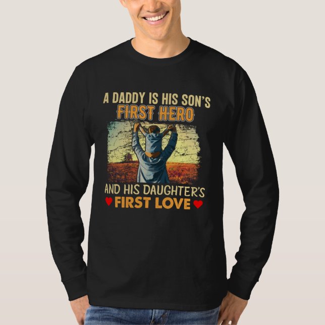 A Daddy Is His Sons First Hero and His Doughters F T-Shirt (Vorderseite)