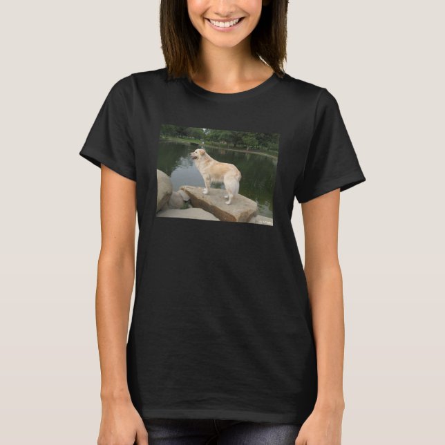 A Dog At A Pond T-Shirt (Vorderseite)