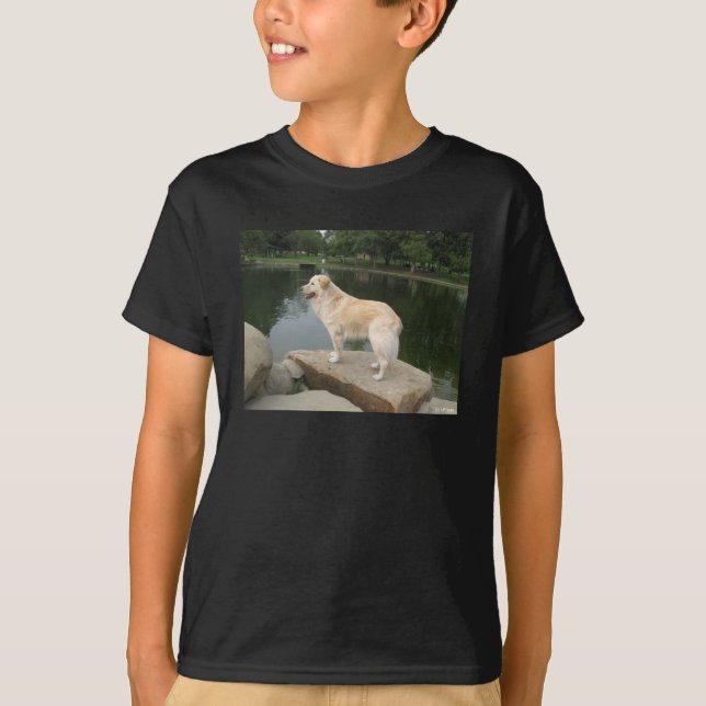 A Dog At A Pond T-Shirt (Vorderseite)