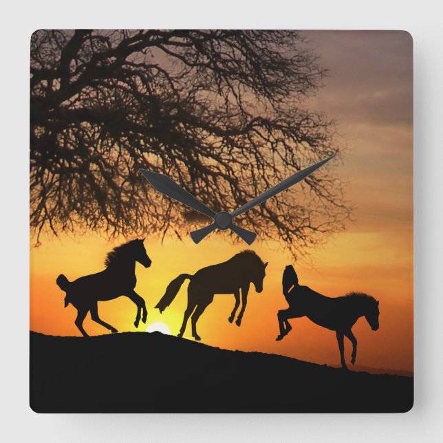 A fun and whimsical Horse Clock Quadratische Wanduhr (Vorderseite)