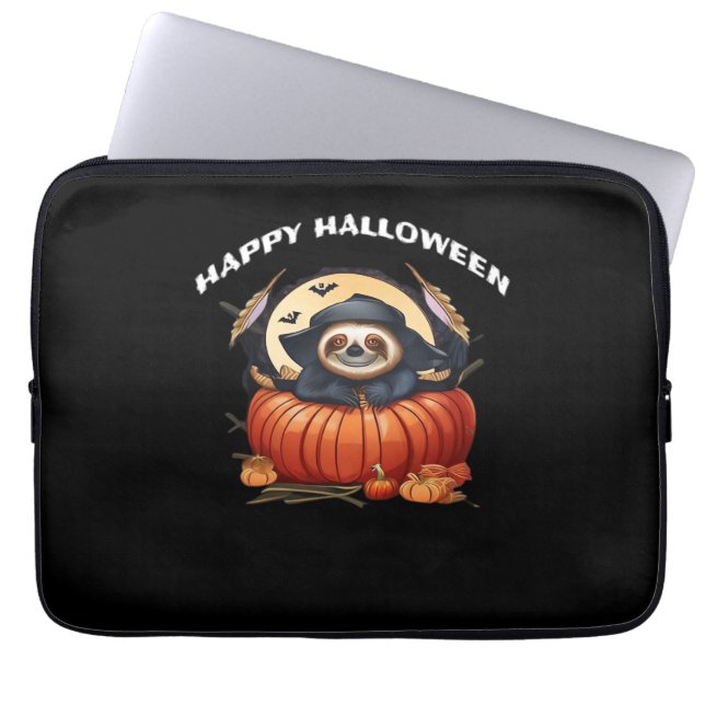 A funny sloth celebrating Halloween Essential T-Sh Laptopschutzhülle (Vorderseite)