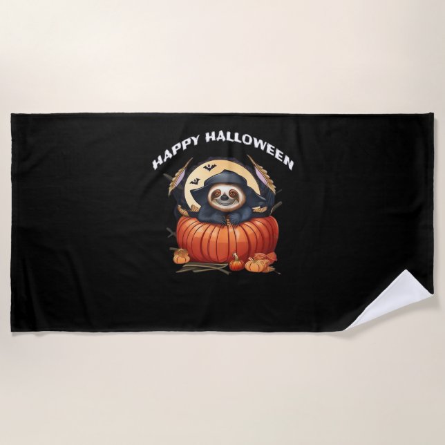 A funny sloth celebrating Halloween Essential T-Sh Strandtuch (Vorderseite)