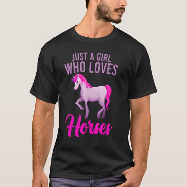 A Girl Who Loves Horses T-Shirt (Vorderseite)