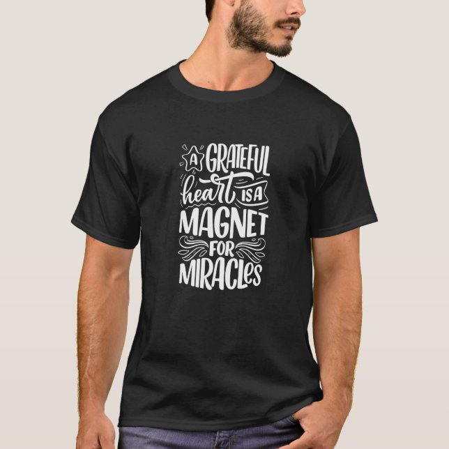 A Grateful Heart is a Magnet for Miracles Inspirat T-Shirt (Vorderseite)