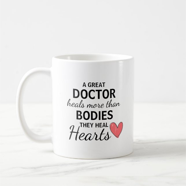 A Great Doctor Heals Hearts Personalized Kaffeetasse (Links)
