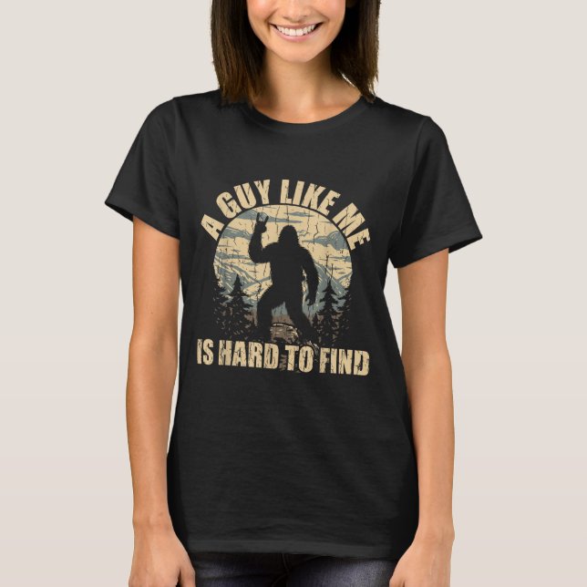 A Guy Like Me Is Hard To Find - Funny Bigfoot Sasq T-Shirt (Vorderseite)