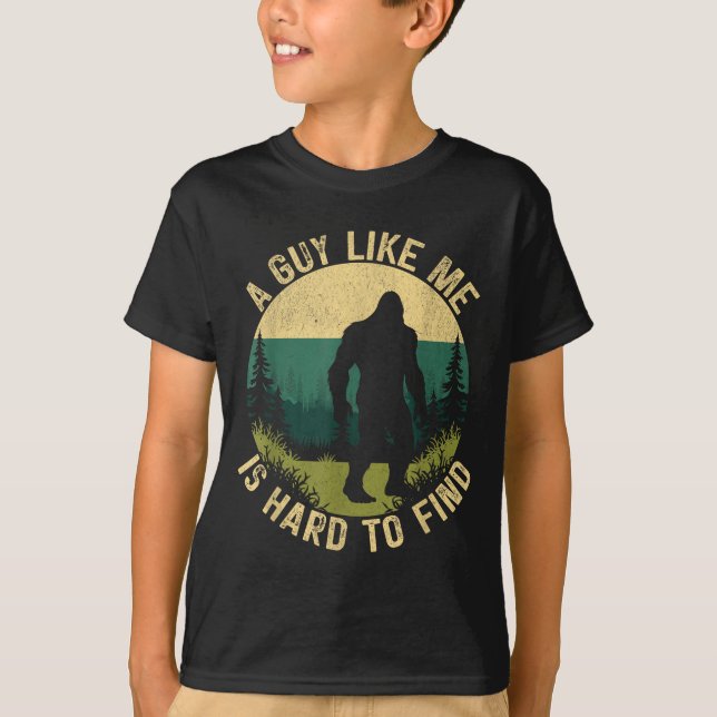 A Guy Like Me Is Hard To Find, Funny Bigfoot  T-Shirt (Vorderseite)
