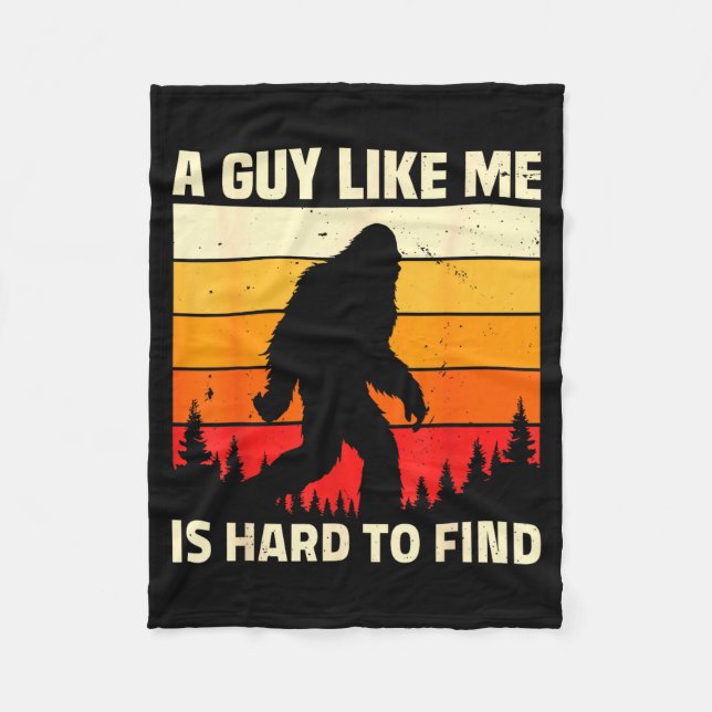 A Guy Like Me Is Hard To Forest Find Funny Bigfoot Fleecedecke (Vorderseite)