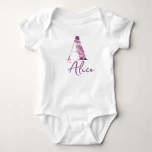 A ist für Alice Baby Name Reveal Floral Vintag Strampler