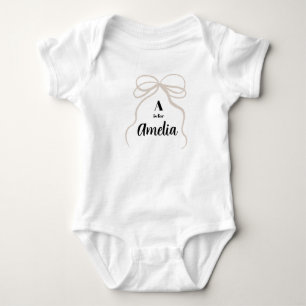 A ist für Amelia Name Reveal Outfit Baby Mädchen Strampler