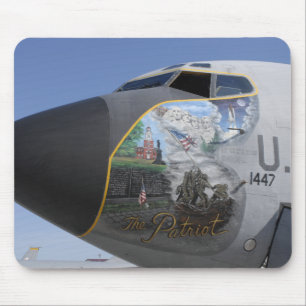 A KC-135 Stratotankervorführung patriotische Nase Mousepad