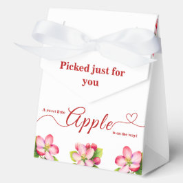 A Little Apple Is On The Way | Fall Baby Shower Geschenkschachtel