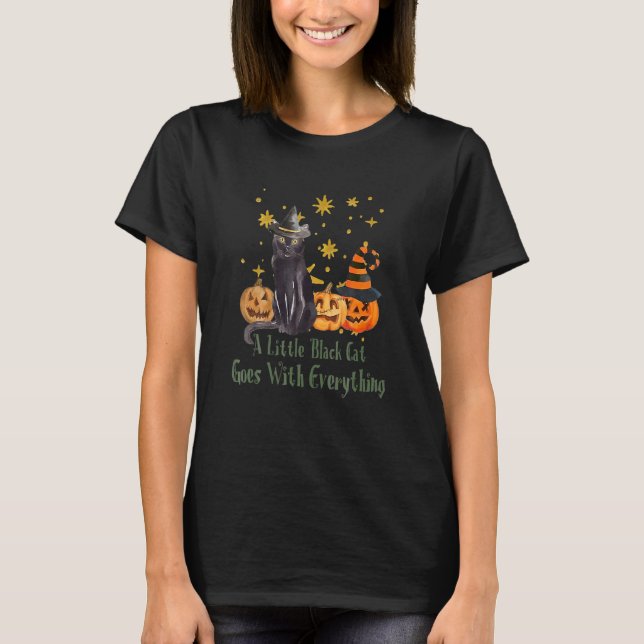 A Little Black Cat Goes With Everything Halloween T-Shirt (Vorderseite)