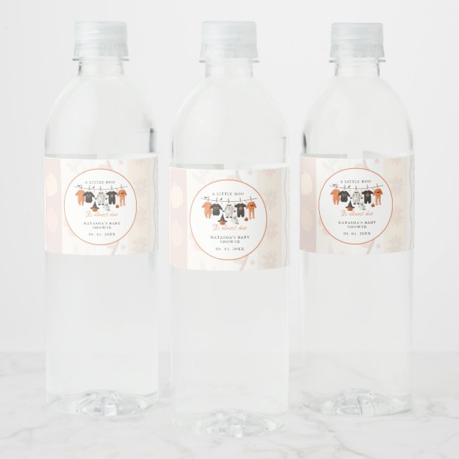 A little bue Halloween is almost due baby shower Wasserflaschenetikett (Flaschen)