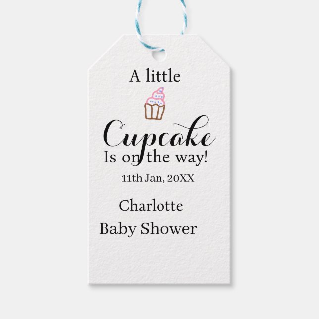 A little cupcake is on its way baby shower name da geschenkanhänger (Vorderseite)