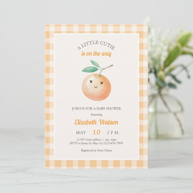 A Little Cutie Orange Gingham Citrus Baby Shower Einladung (Stehend Vorderseite)
