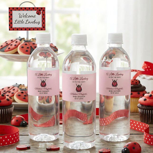 A Little Love Bug Is On The Way Ladybug Wasserflaschenetikett (Von Creator hochgeladen)