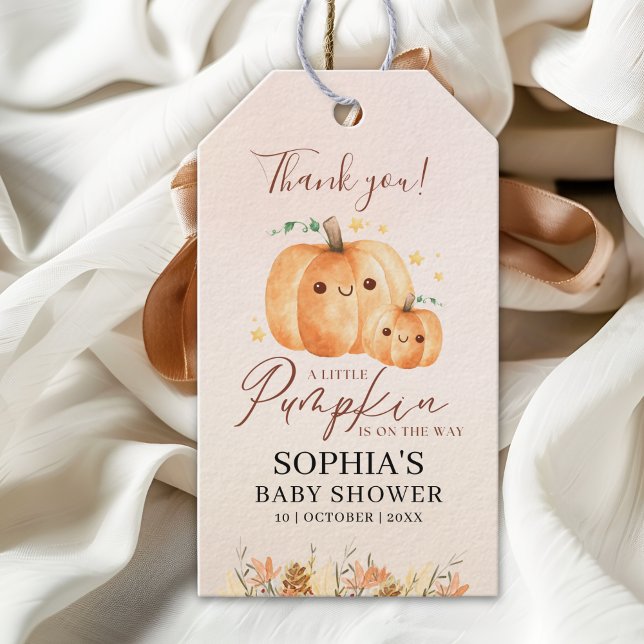 "A Little Pumpkin Is on the Way" Fall Baby Shower  Geschenkanhänger (Von Creator hochgeladen)