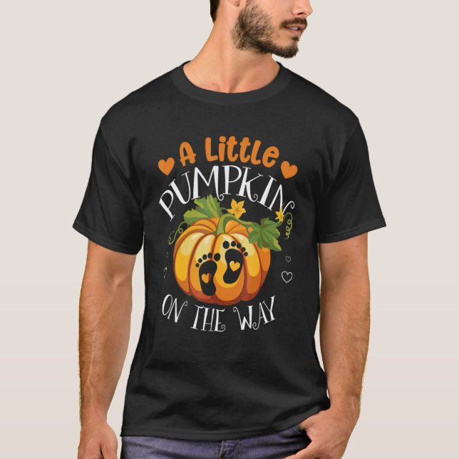 A Little Pumpkin On The Way Pregnancy Mom T-Shirt (Vorderseite)